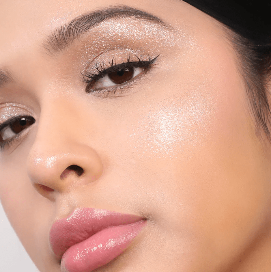 Glamour Us_Moira_Makeup_Dreamlight Highlighter Balm_Icy Daze_DHB001 The best affordable Latina and Mexican makeup, beauty and cosmetics supply store in Chula Vista, San Diego