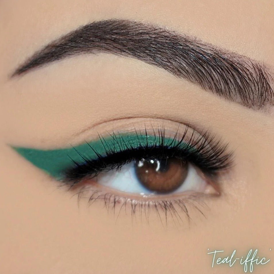 Glamour Us_L.A. Colors_Makeup_Mark & Line Felt Tip Liquid Eyeliner_Teal - Iffic_CLE825 The best affordable Latina and Mexican makeup, beauty and cosmetics supply store in Chula Vista, San Diego