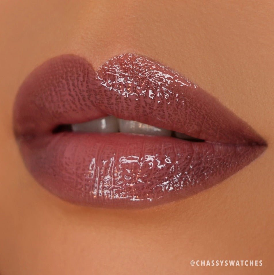 Glamour Us_Moira_Makeup_Glow Getter Hydrating Lip Oil_Sky Blue_GLO001 Latina makeup, beauty and skincare supply store Mexican makeup products