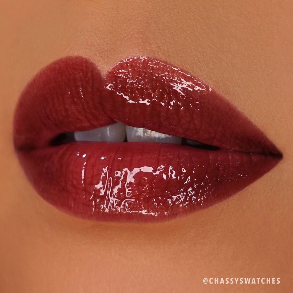 Glamour Us_Moira_Makeup_Glow Getter Hydrating Lip Oil_Sky Blue_GLO001 Latina makeup, beauty and skincare supply store Mexican makeup products