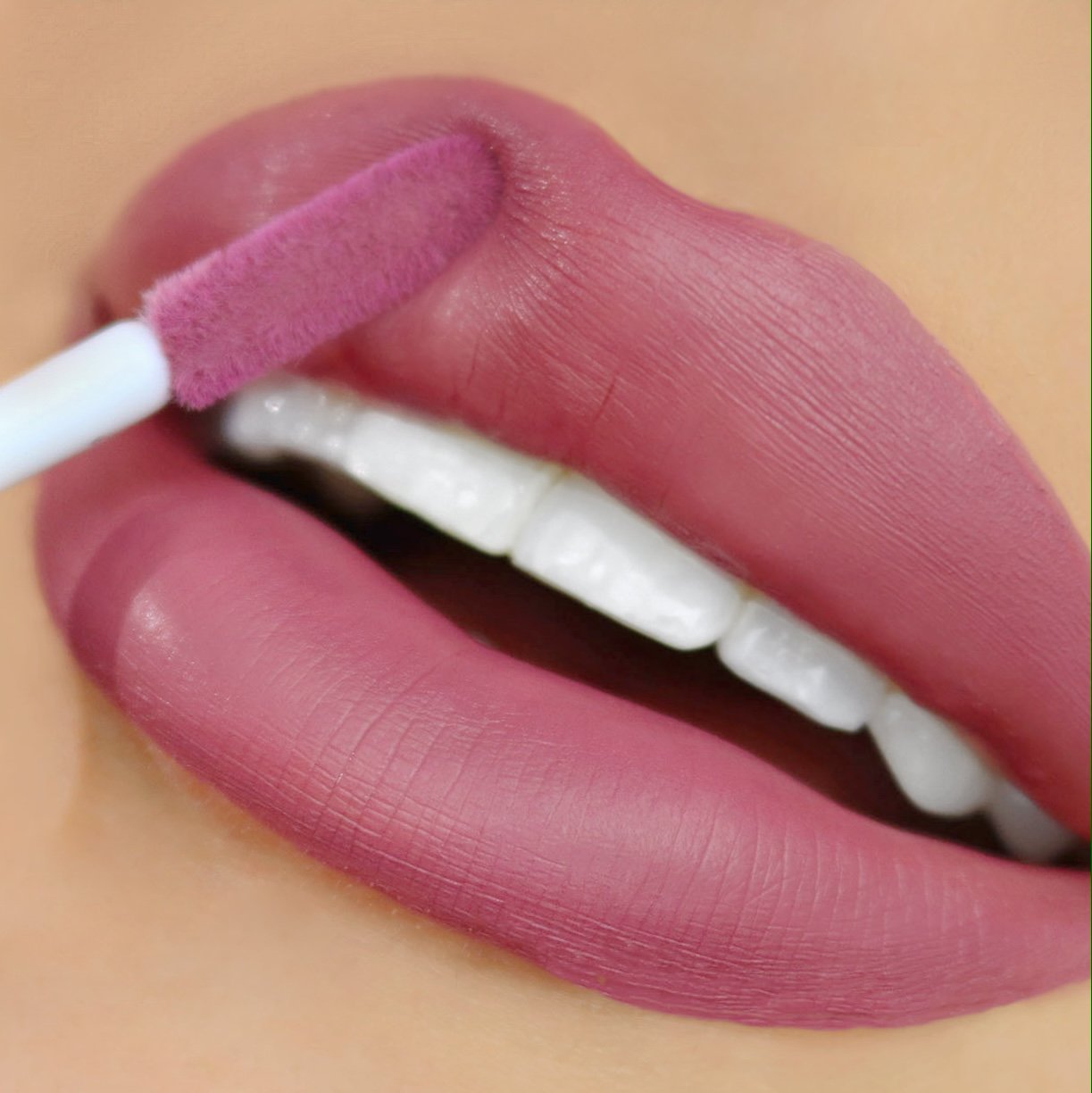 glamour_us_glamourus_glamorous_makeup_cosmetics_beauty_creations_beautycreations_seal_the_deal_matte_liquid_lipstick_lipstick