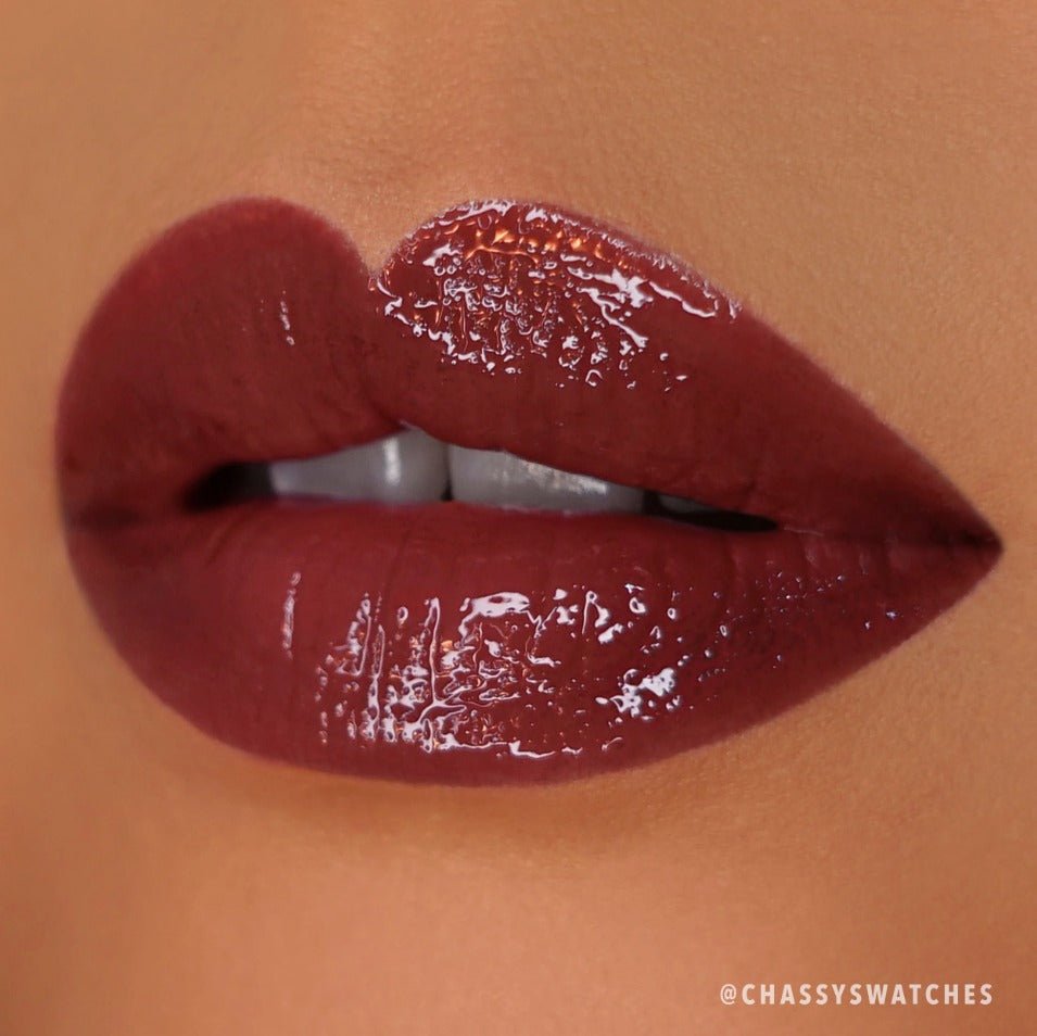 Glamour Us_Moira_Makeup_Glow Getter Hydrating Lip Oil_Sky Blue_GLO001 Latina makeup, beauty and skincare supply store Mexican makeup products
