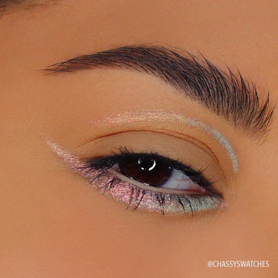 Glamour Us_Moira_Makeup_Supernova Multichrome Gel Liner_Chroma_SMGL002