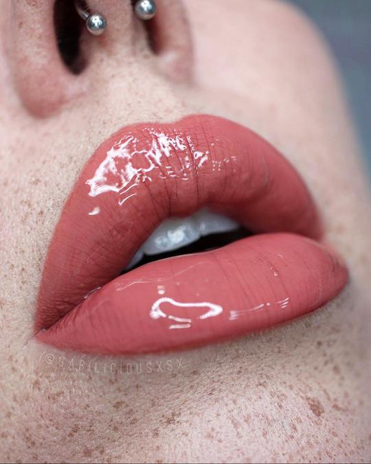 Glamour Us_Rude_Makeup_Honey Glazed Matte Ultra Shine Lip Gloss Color_Plain_38001